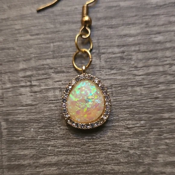 Pigness & Company Elegant Gold and Opal Drop Earrings - Picture 3 of 3